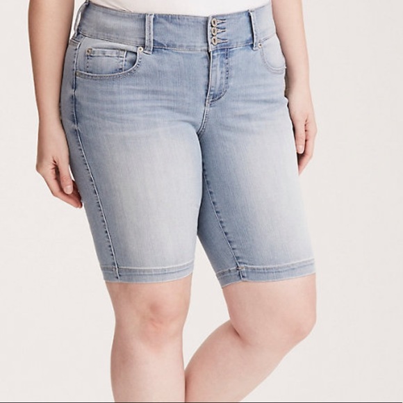 TORRID | 16 | Premium Stretch Denim Bermuda Shorts - Picture 4 of 9